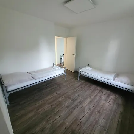 2 In 5 Gäste *